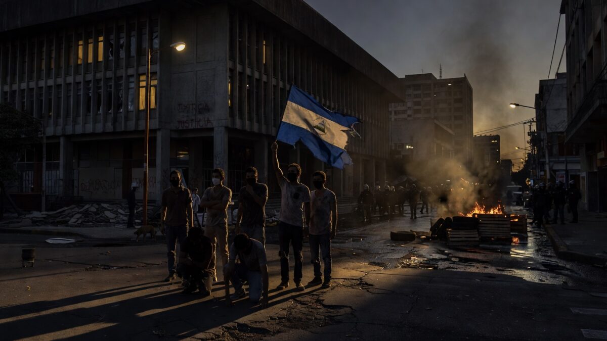 La Dictadura de Ortega: Cómo Nicaragua Destruye la Democracia bajo la Presión de EE.UU.